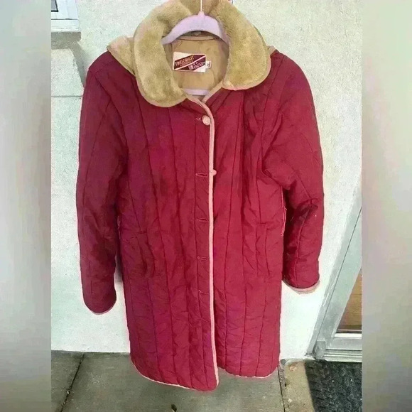 Fingergut Jackets & Blazers - Vintage Fingerhut trench coat. Burgundy and tan. Size 12. Lined. Detachable hood